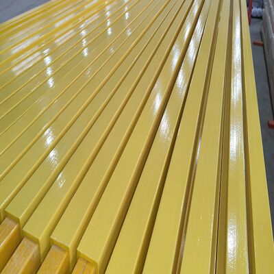 プルストルージョン法によるFRP角パイプ、表面に特定の塗料を塗布し、表面の滑らかさと見栄えに対する非常に高い要求を満たす